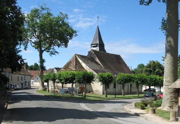  Die Kirche St. Rémi aus dem 13. Jahrhundert in der Ortsmitte von Berchères.