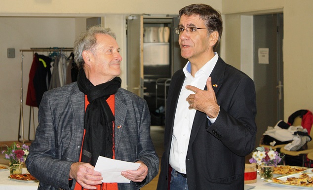 Claude Mellet und Bgm. Klaus Gramlich bei der Eröffnung der Kunstausstellung. 